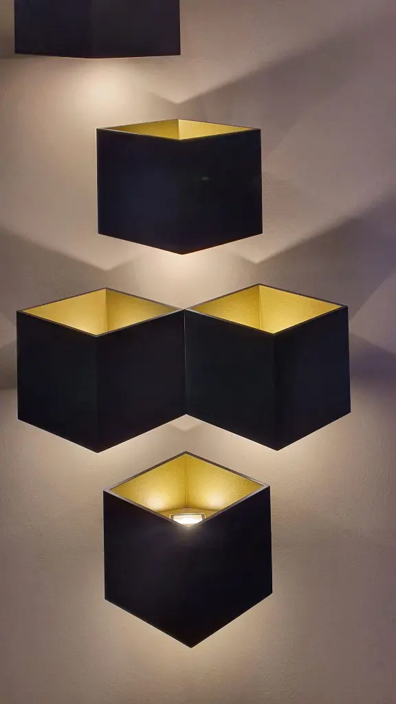 cubelino_black_gold_4.webp